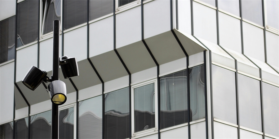 kantoorpand met kozijnen in Tilburg